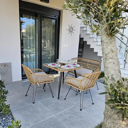 Helios With Pool Access In Erato Complex Paralia Ofriniou Lägenhet *