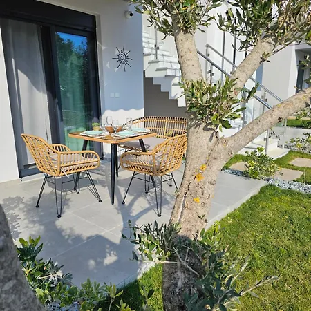 Апартамент Helios With Pool Access In Erato Complex Paralia Ofriniou Офринион